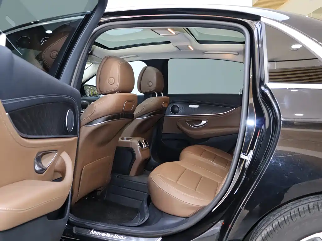 Mercedes-Benz E-Class 2020 — фото 17