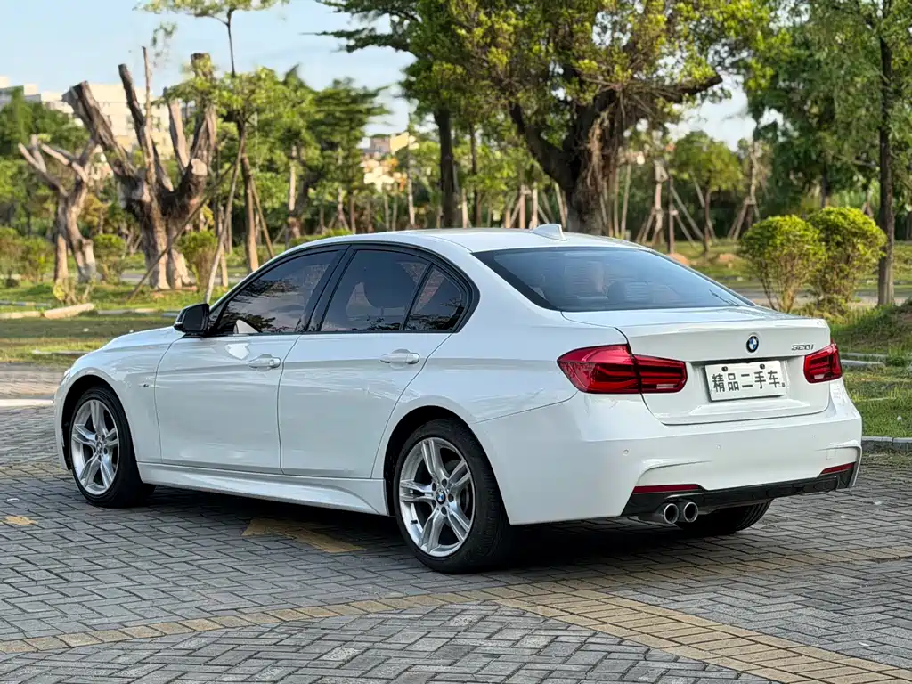 BMW 3 Series 2019 — фото 12