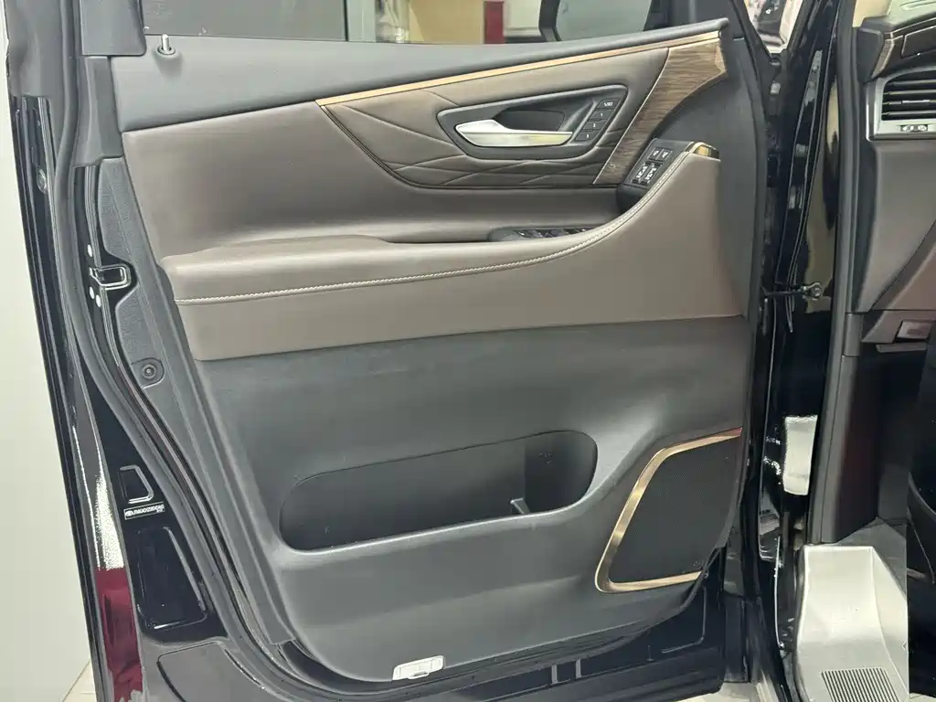 Toyota Alphard 2025 — фото 15