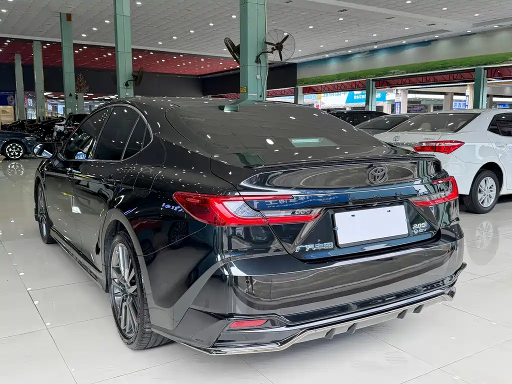 Toyota Camry 2025 — фото 12
