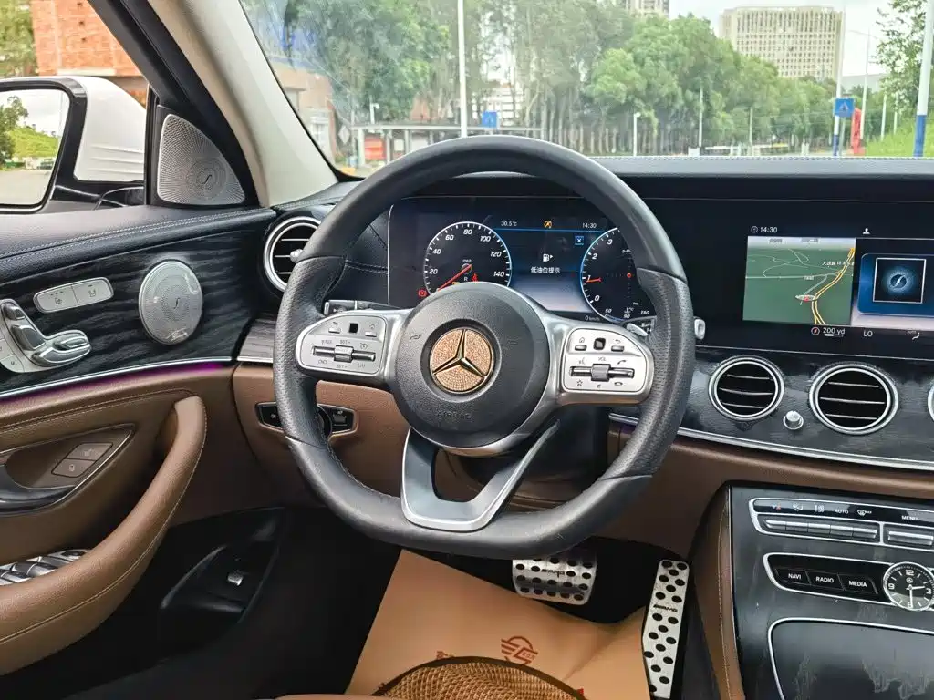 Mercedes-Benz E-Class 2019 — фото 11