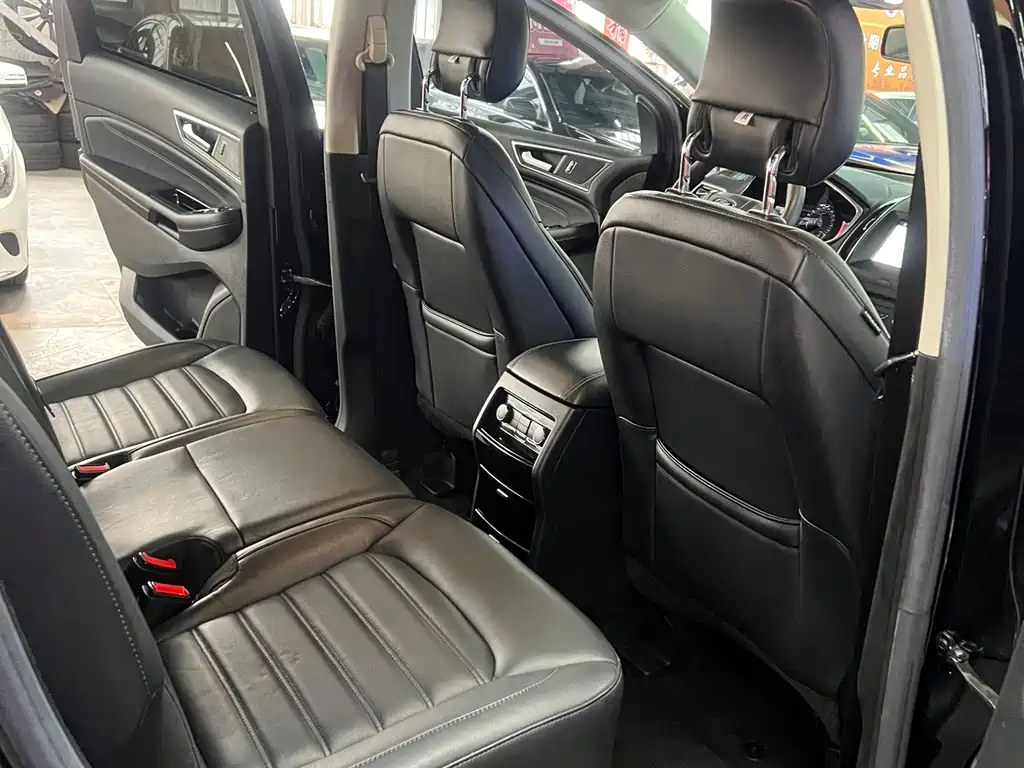 Ford Edge 2017 — фото 12