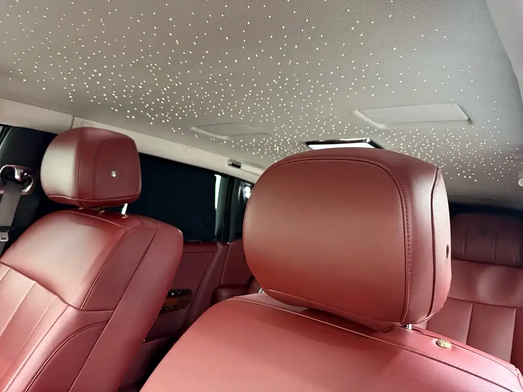 Rolls-Royce Phantom 2018 — фото 20