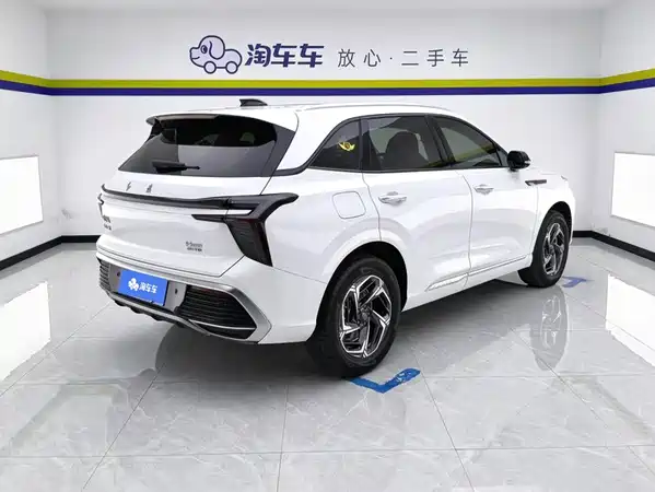 Hongqi HS3 2024