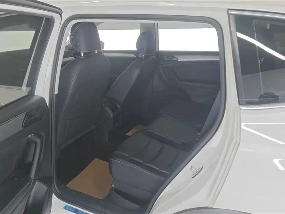Volkswagen Tiguan L 2017 — фото 11