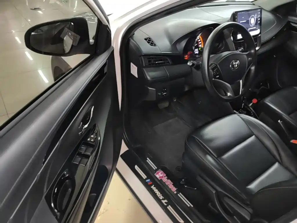 Toyota Yaris L 2023 — фото 16