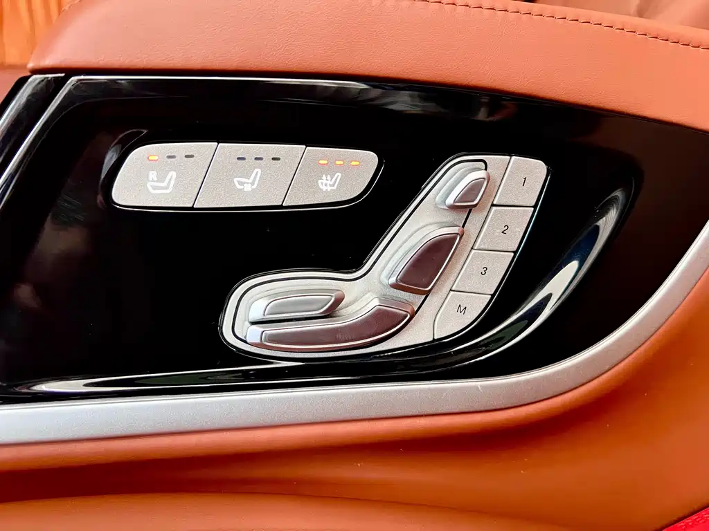 Mercedes-Benz V-Class 2022 — фото 23