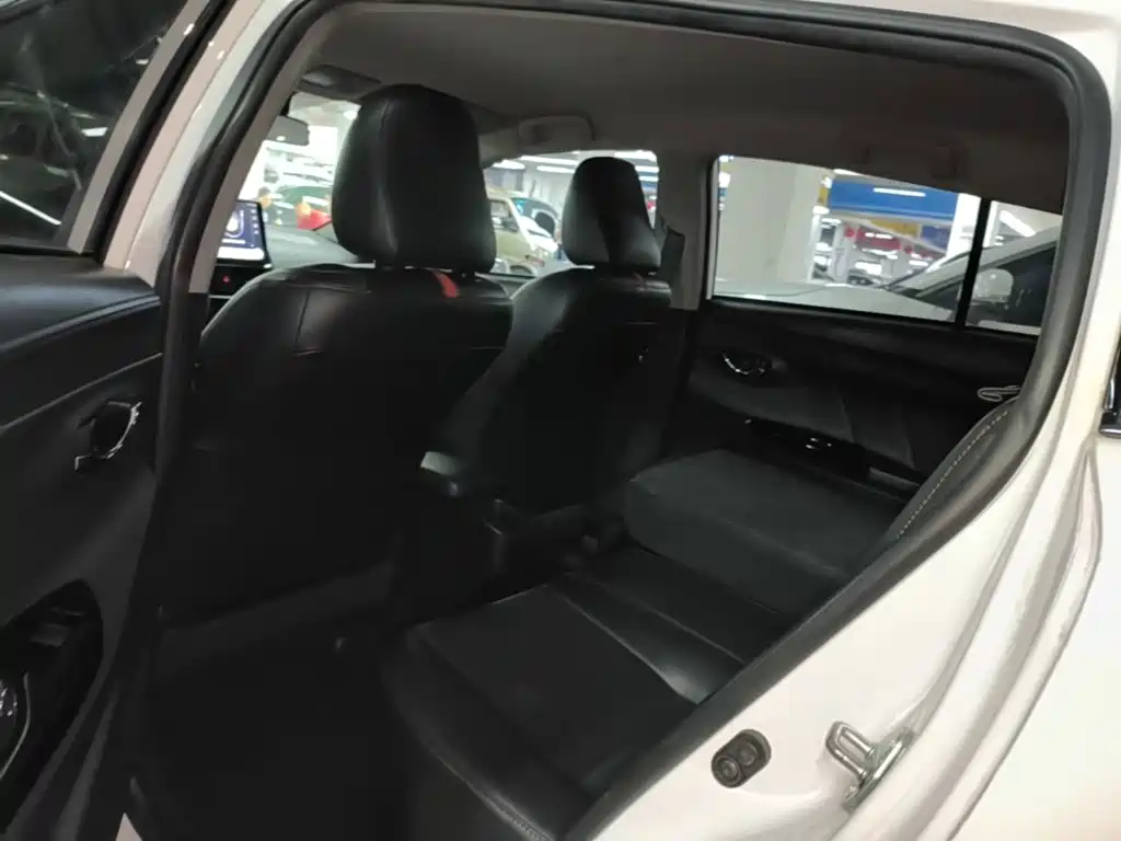 Toyota Yaris L 2023 — фото 17