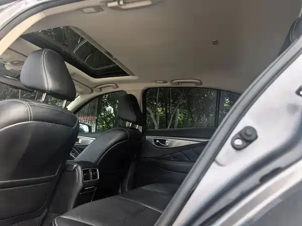 Infiniti Q50L 2015