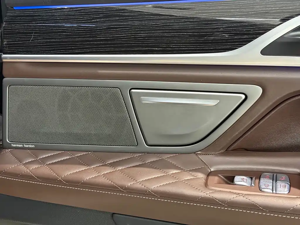 BMW 7 Series 2020 — фото 13