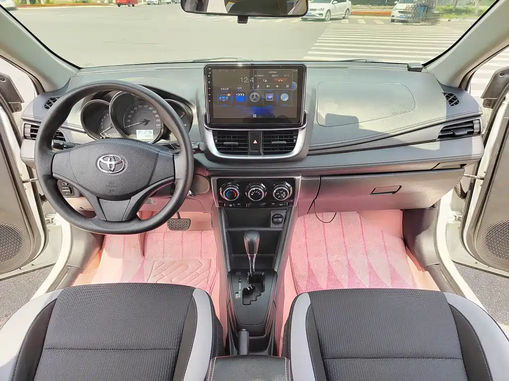 Toyota Yaris L 2021 — фото 16