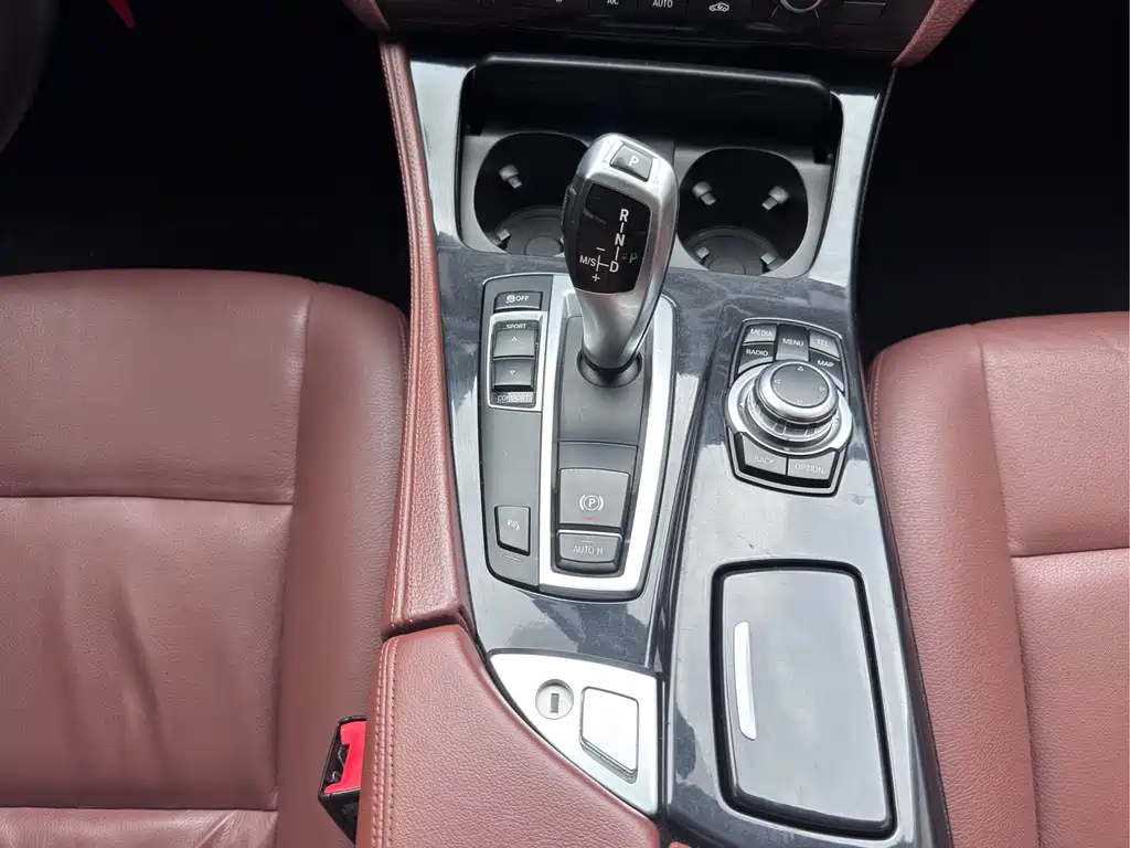 BMW 5 Series 2015 — фото 14