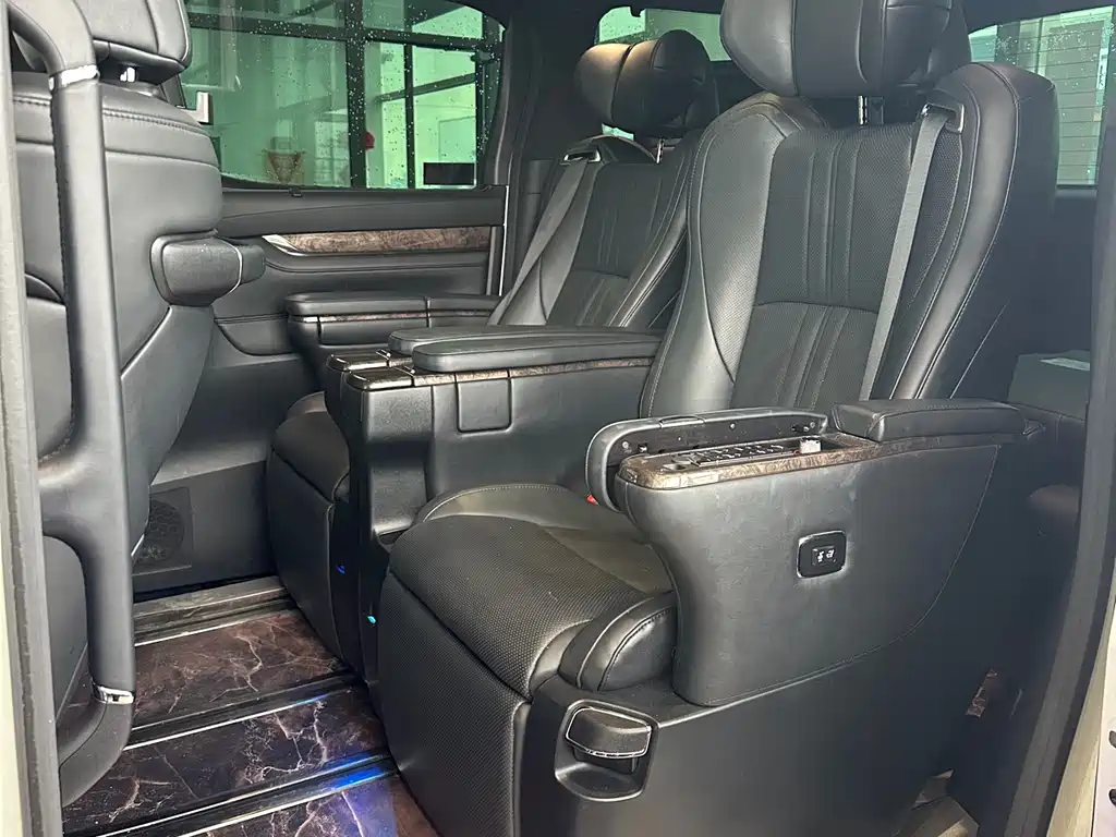 Toyota Alphard 2021 — фото 4
