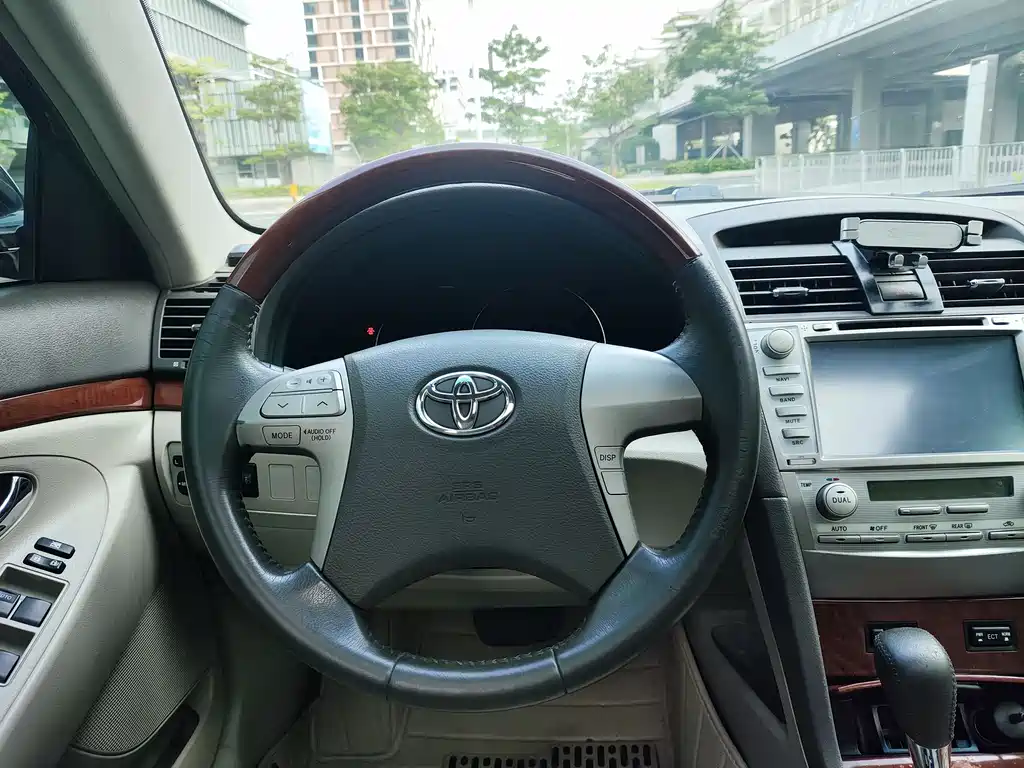 Toyota Camry 2014 — фото 12