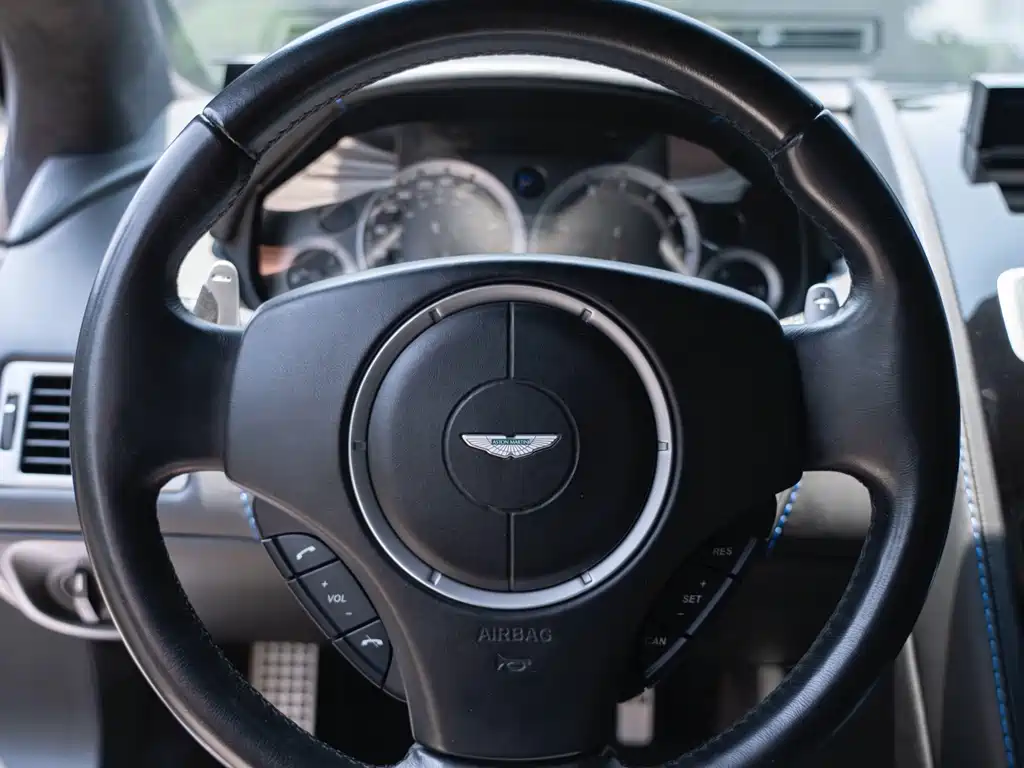 Aston Martin Rapide 2017 — фото 15