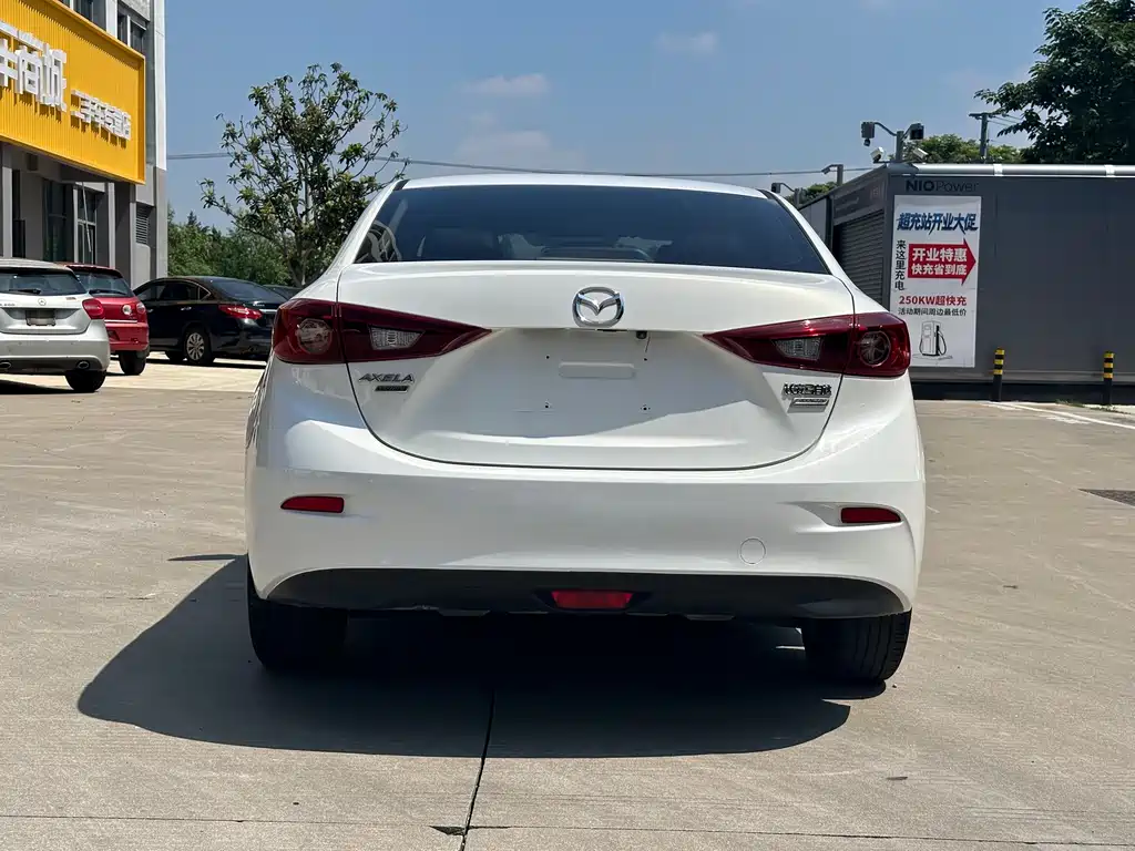 Mazda 3 Axela 2016