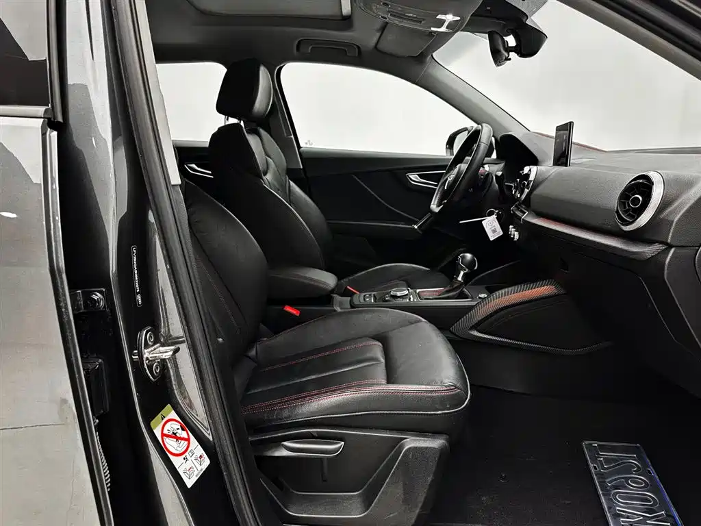 Audi Q2L 2023 — фото 14