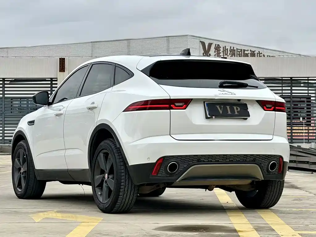 Jaguar E-PACE 2019 — фото 11