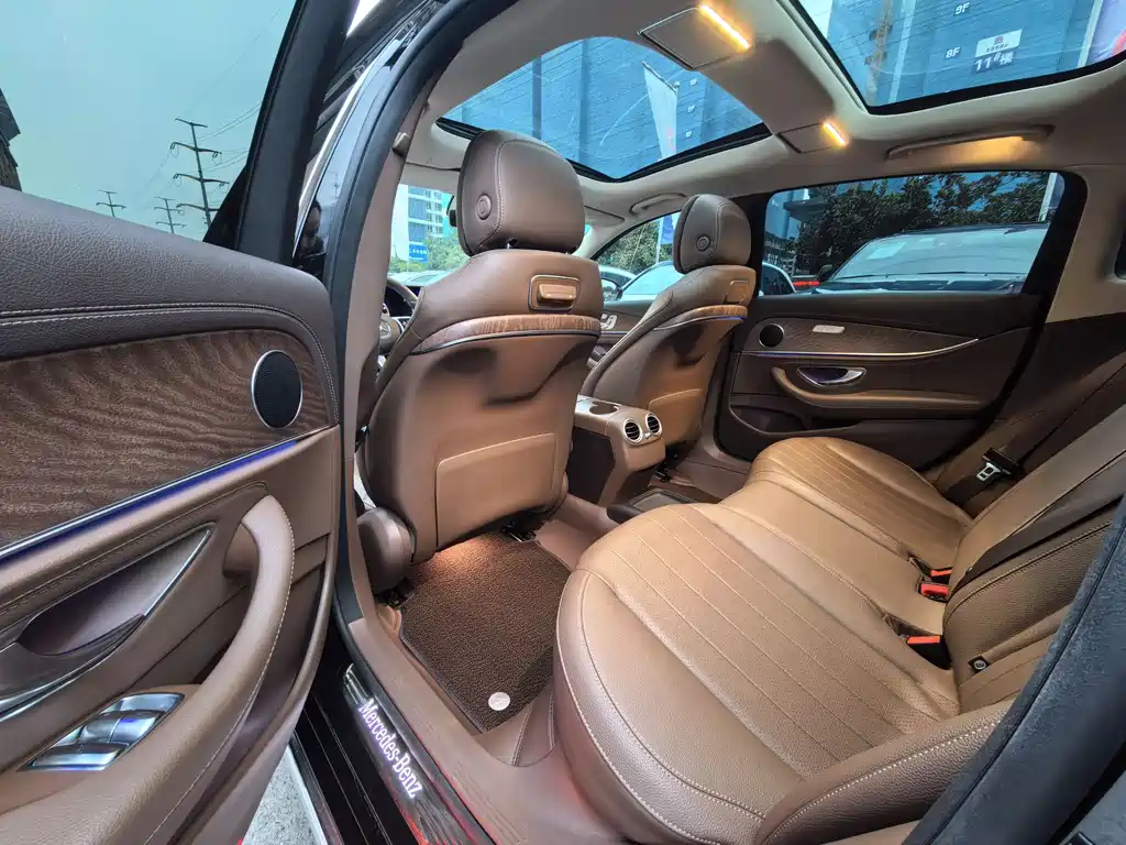 Mercedes-Benz E-Class 2019 — фото 10