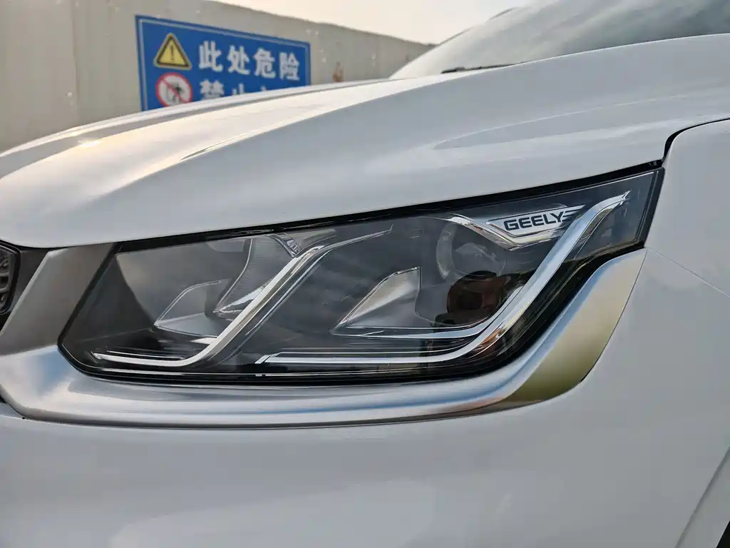 Geely Binyue 2020 — фото 12
