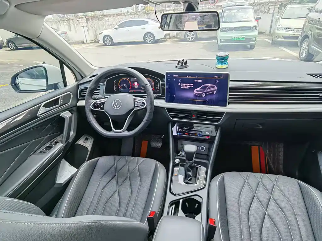 Volkswagen Tiguan L 2023 — фото 11