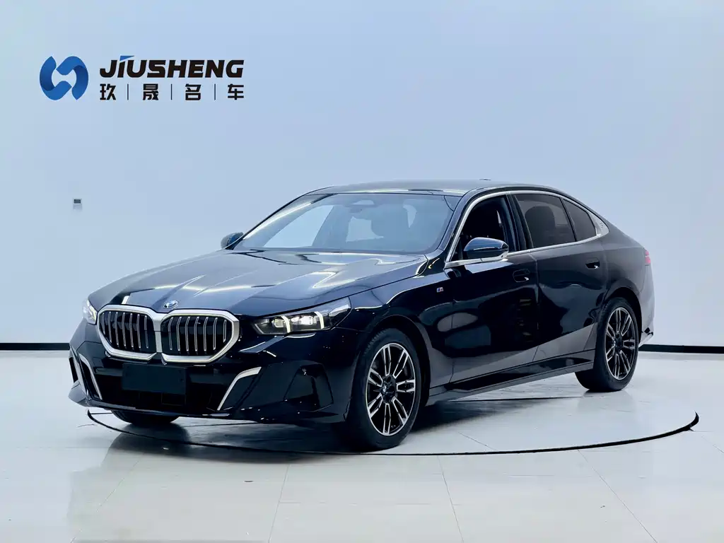 BMW 5 Series 2025 — фото 1