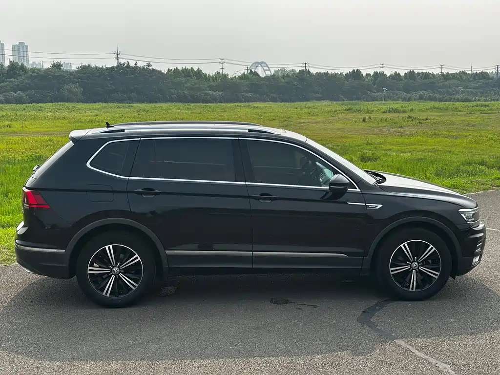 Volkswagen Tiguan L 2018 — фото 15