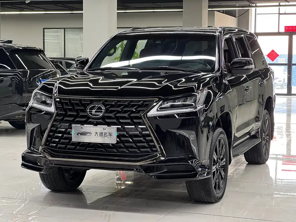 Lexus LX 2022 — фото 1