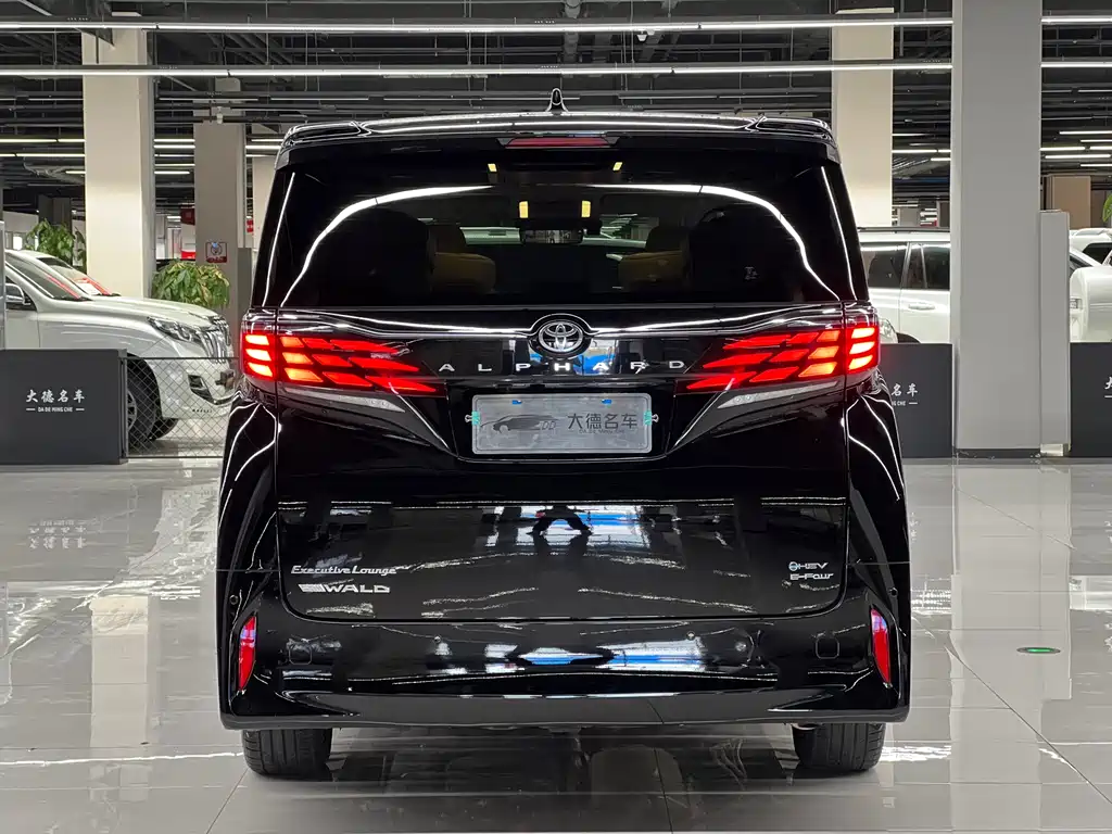 Toyota Alphard 2025 — фото 5