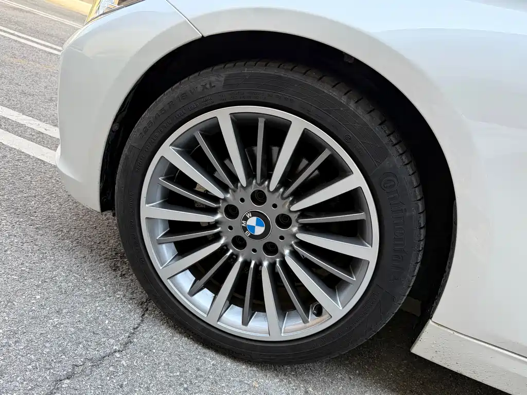 BMW 3 Series 2018 — фото 9