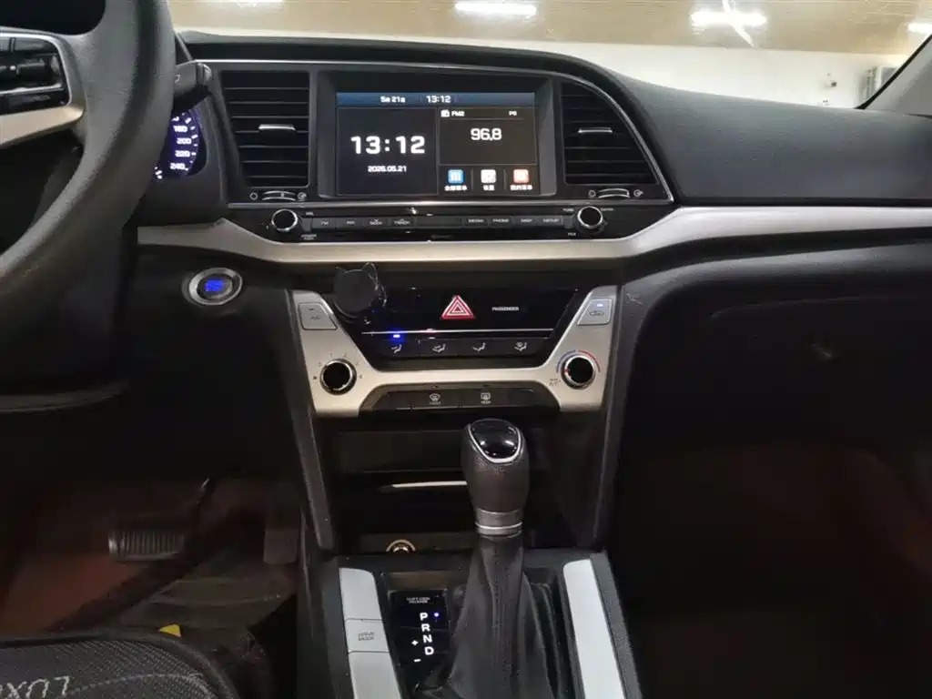 Hyundai Elantra 2016 — фото 13