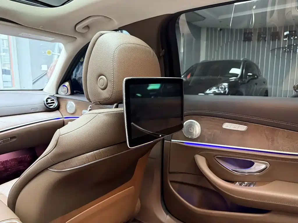 Mercedes-Benz E-Class 2018 — фото 23