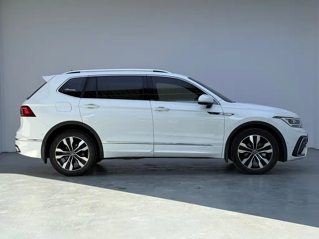 Volkswagen Tiguan L 2024 — фото 4