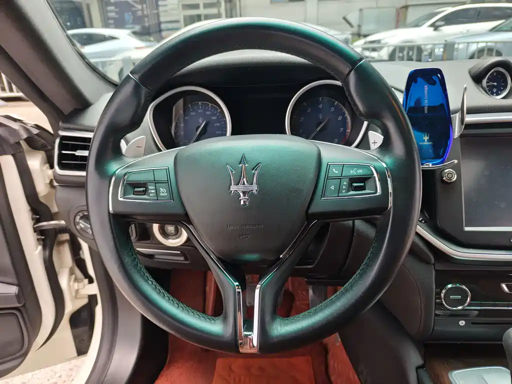 Maserati Ghibli 2015 — фото 14
