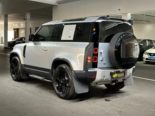 Land Rover Defender 2023