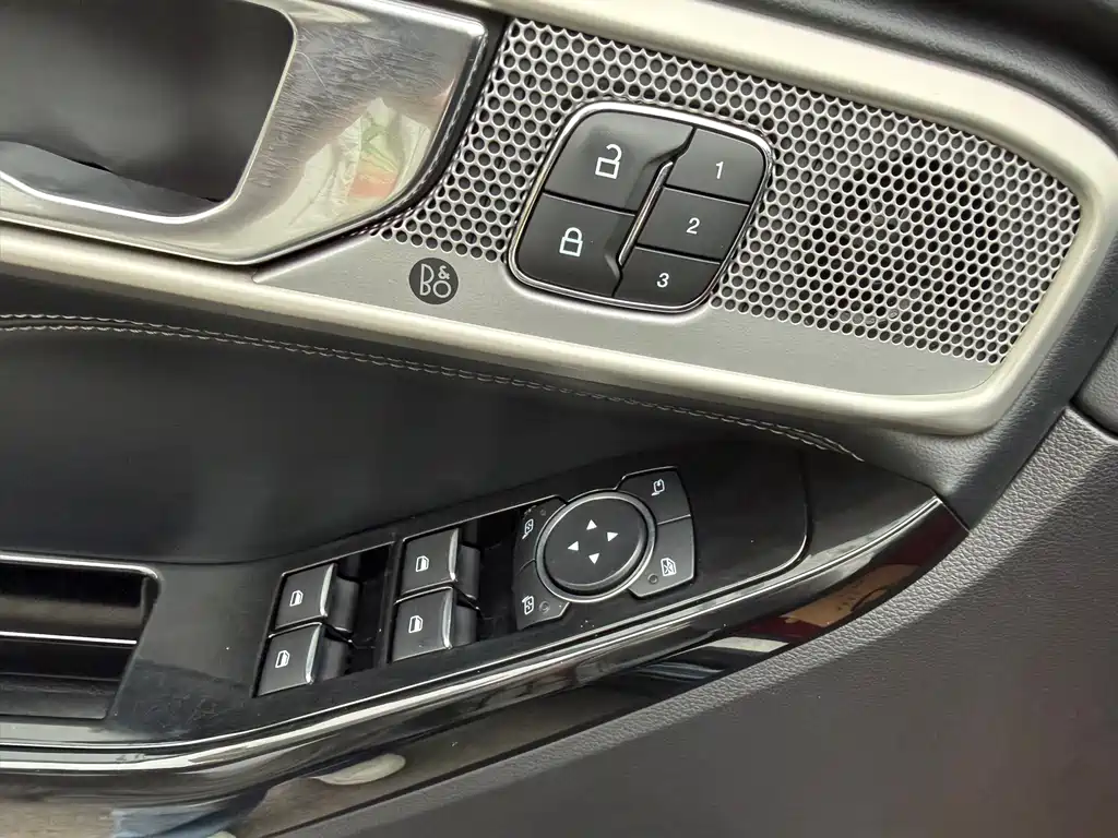 Ford Explorer 2021 — фото 18