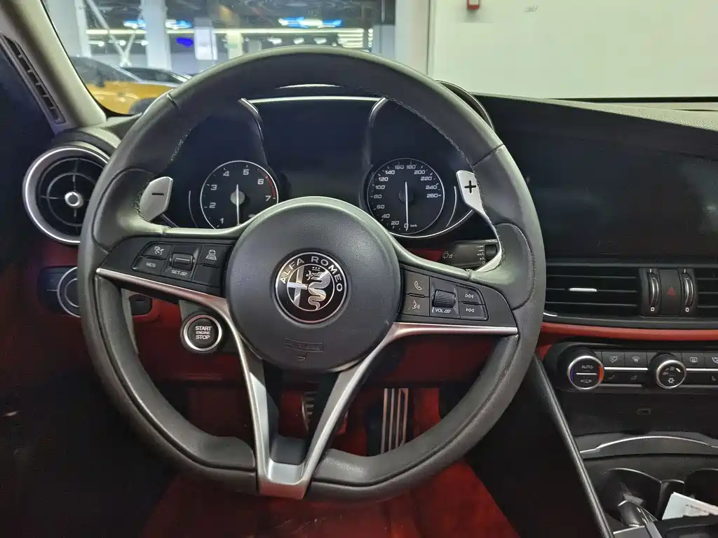 Alfa Romeo Giulia 2017 — фото 10