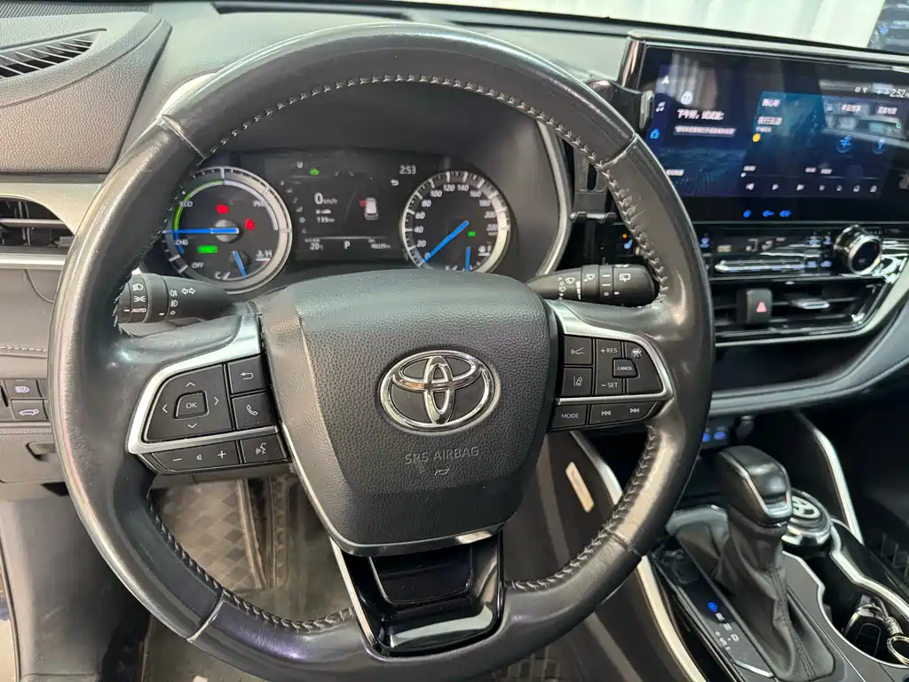 Toyota Highlander 2022 — фото 11
