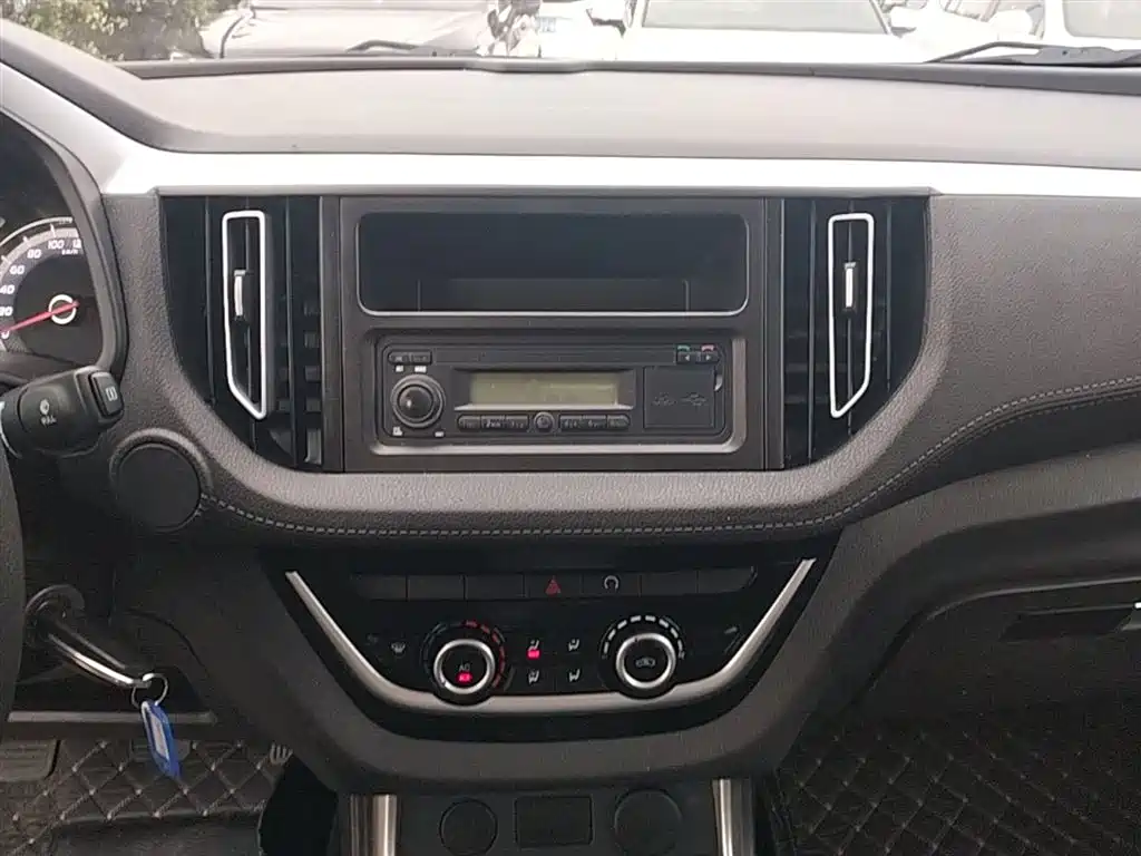 Isuzu RE-MAX 2023 — фото 13