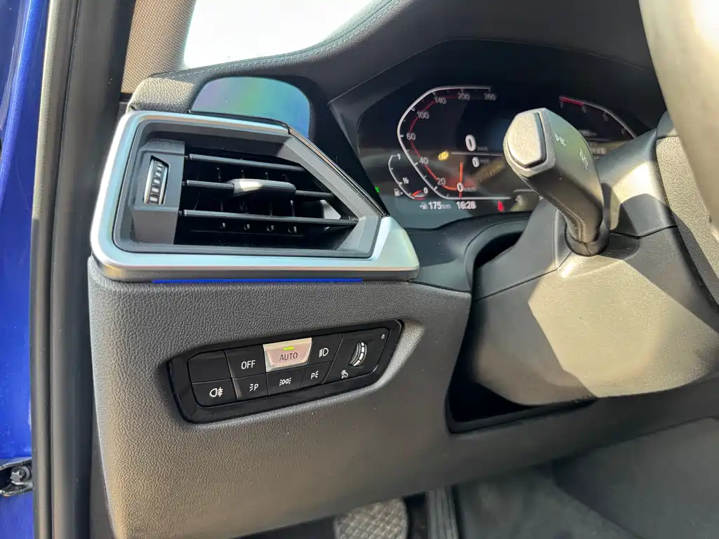 BMW 3 Series 2019 — фото 9