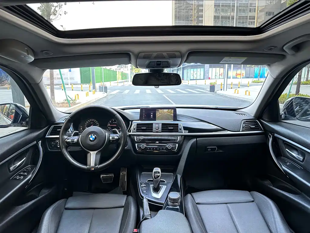 BMW 3 Series 2018 — фото 6