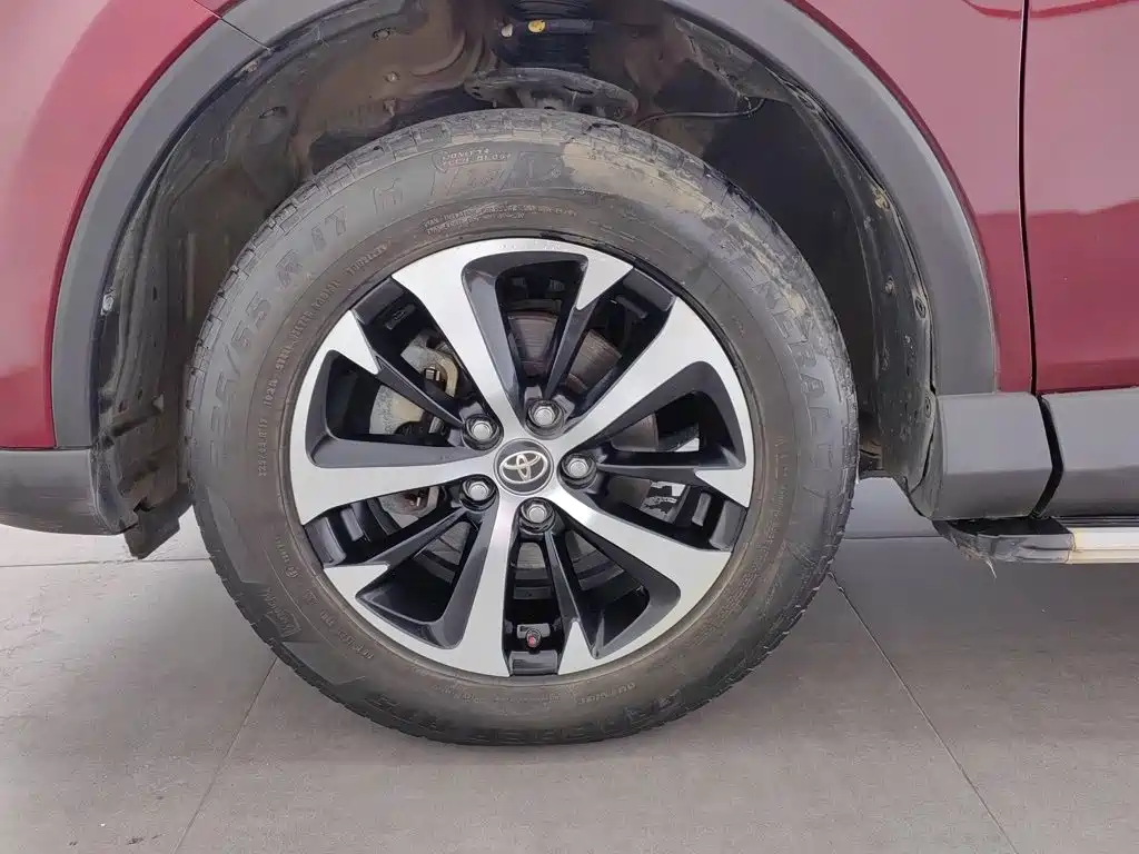 Toyota RAV4 2018 — фото 17