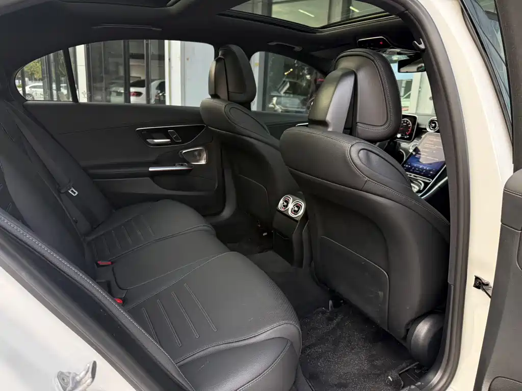 Mercedes-Benz C-Class 2023 — фото 11