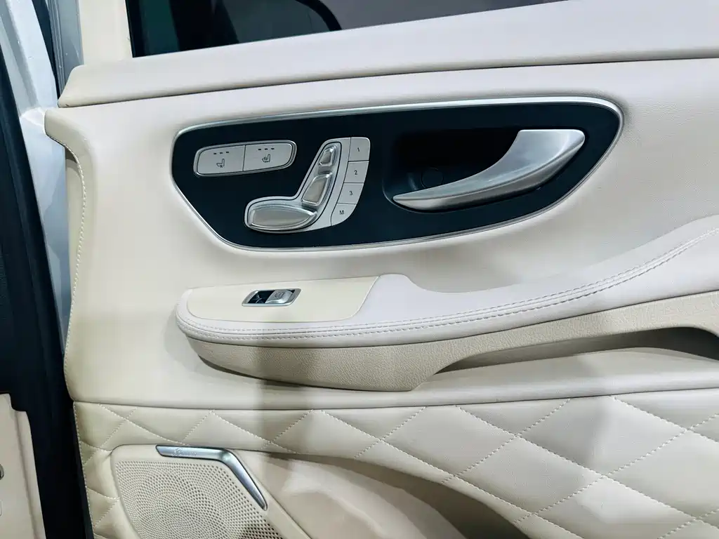 Mercedes-Benz V-Class 2016 — фото 19