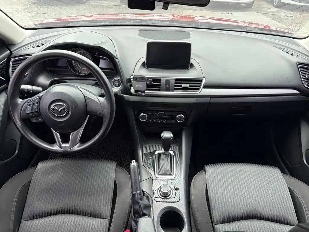 Mazda 3 Axela 2016 — фото 9