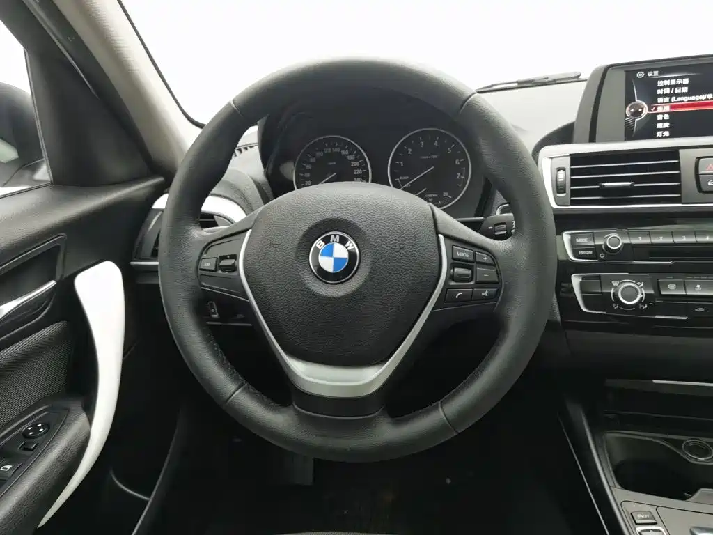 BMW 1 Series 2016 — фото 11