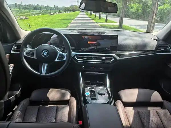BMW i3 2023