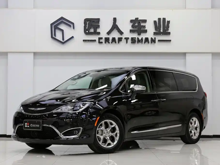 Chrysler Grand Voyager 2019 — фото 1