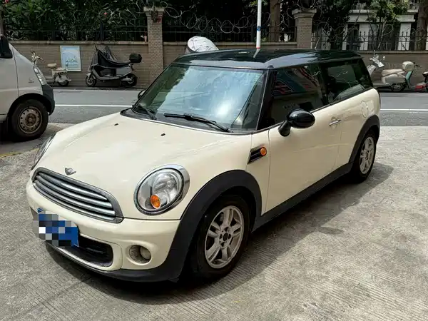 MINI Clubman 2012