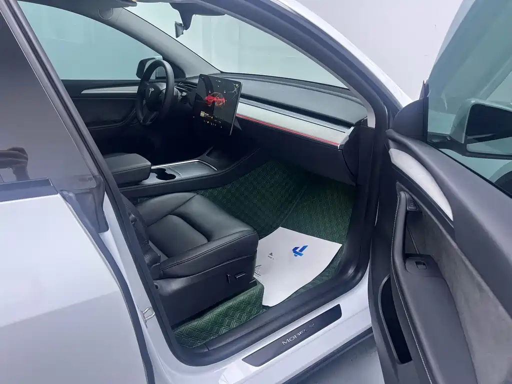 Tesla Model Y 2024 — фото 5